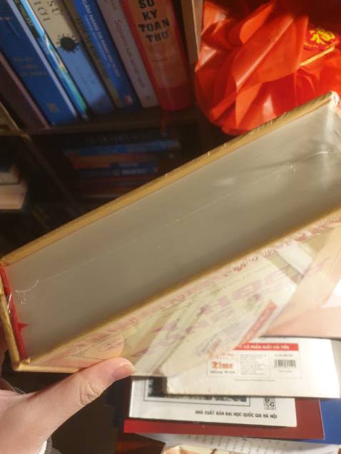 Đóng gói sách cẩn thận, tiết kiệm. Sách đẹp, không bị móp méo gì.