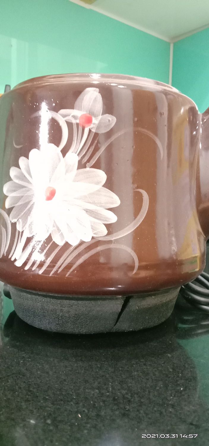 Sản phẩm bị nứt nhé, có thể do quá trình vận chuyển