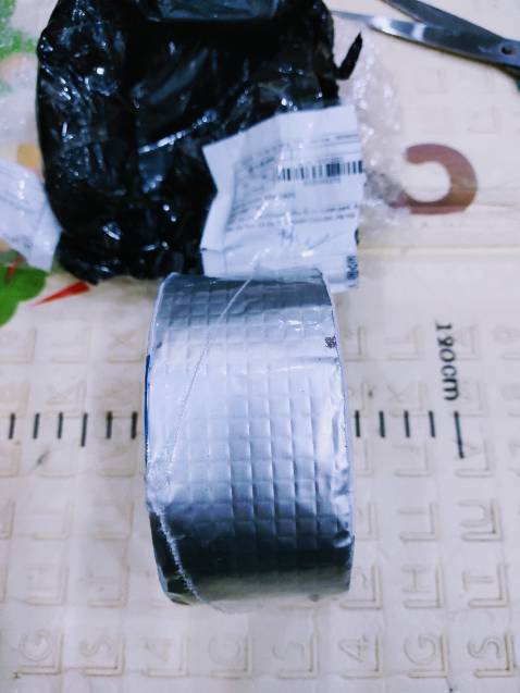 Ghi là độ rộng 10cm nhưng khi giao lại là 5cm. Chat với shop thì bảo kiểm tra xong mất tích luôn. Đọc review thì rất nhiều trường hợp giao sai sản phẩm. Shop cố tình hay vô ý đây