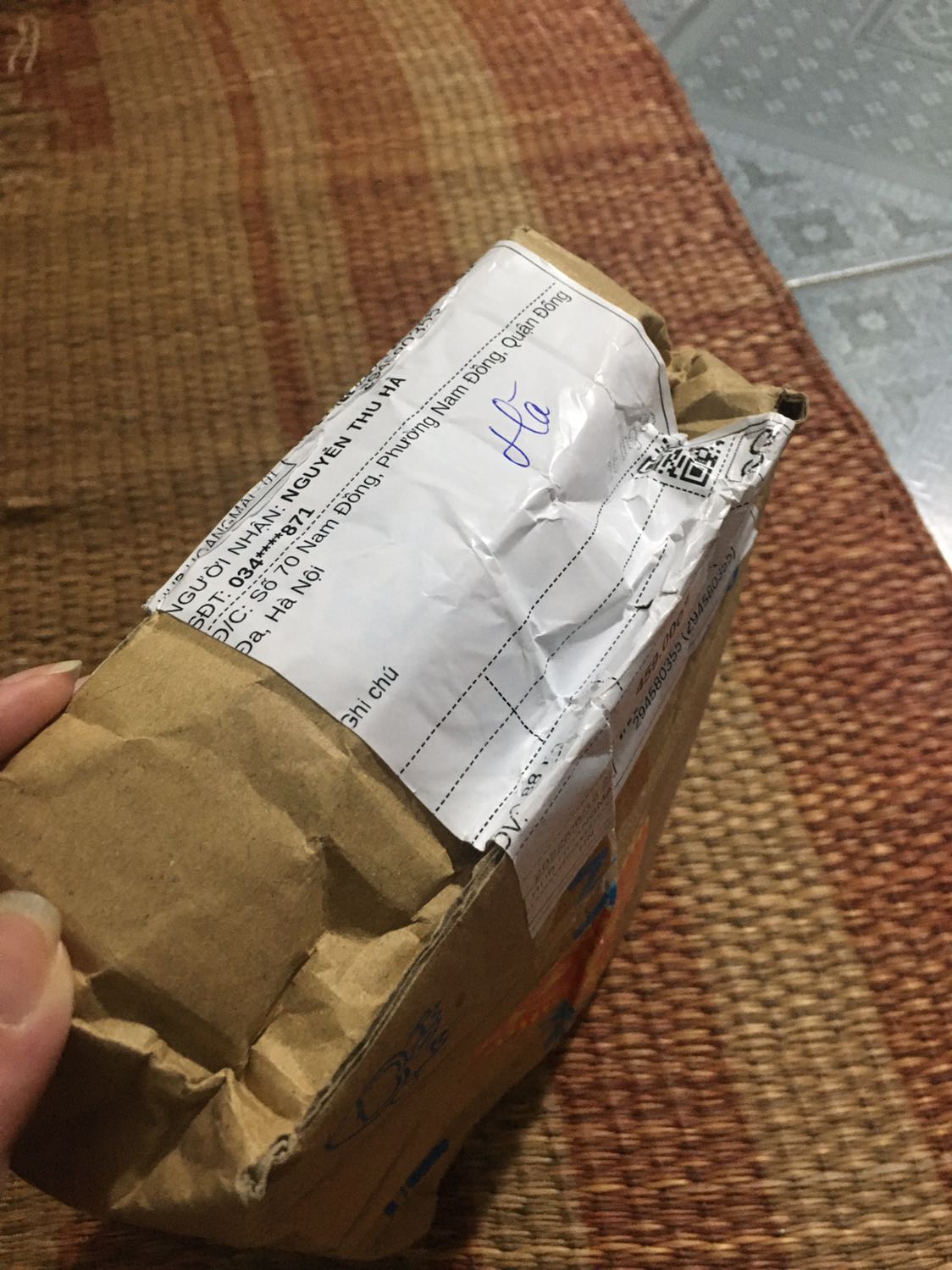 Trừ 1 sao vì khâu vận chuyển làm box méo, móp hết. Sản phẩm ok dù móp box nhưng sp k bị sao đầy đủ quà tặng. Chất lượng mình dùng quen r nên k phải bàn cãi.