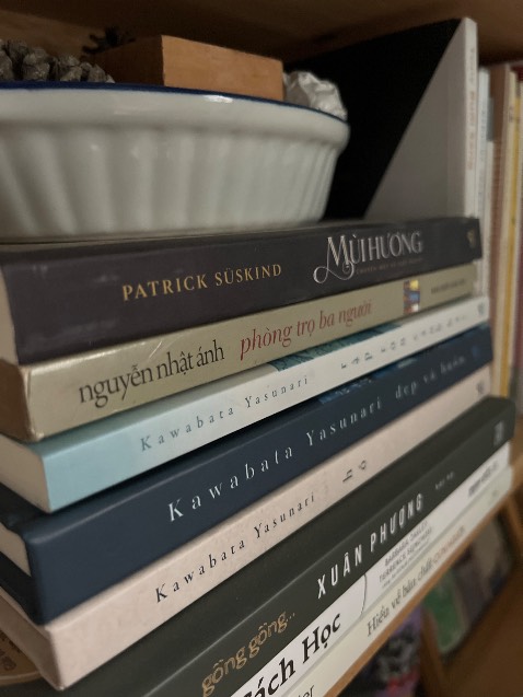 Những tác phẩm của Kawabata Yasunari thường có kết thúc mở nhưng câu chuyện kể của ông đọc mà không dứt được. Cách ông dan xen tình tiết trong mạch kể thật sự ấn tượng. Cái kết mở thực là mở ra cho người đọc muôn vàn câu chuyện tiếp theo sau đó trong trí tưởng.