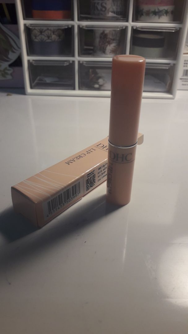 Son rất xinh luôn ạ,cầm chắc tay,đóng gói sản phẩm cũng rất chắc chắn nữa nên không bị hư hại chỗ nào,shipper rất thân thiện luôn???