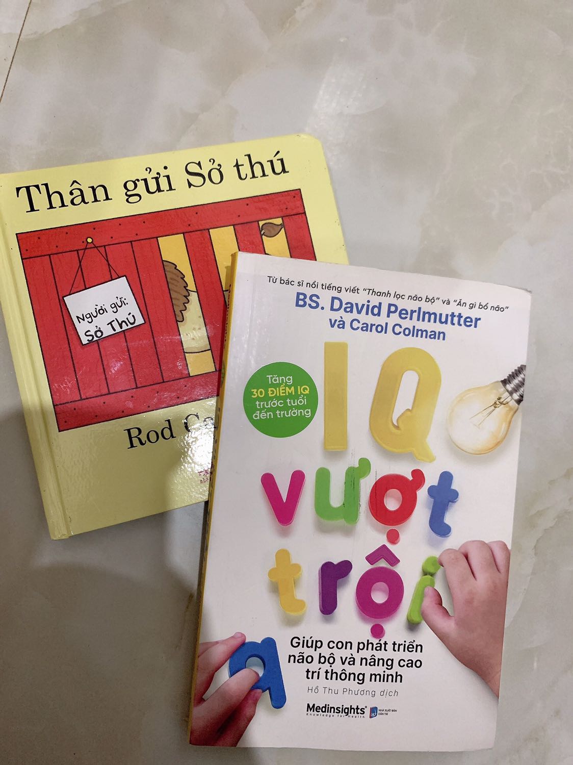 Tiki giao hàng nhanh , đóng gói cẩn thận .
Mua 2 quyển cho mẹ & bé .
Cả 2 đều ưng . 
Cảm ơn Tiki .