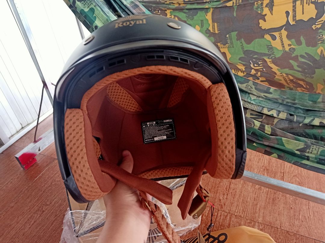 phải nói giao hàng nhanh không, hôm qua đặt thì hôm nay đã nhận đc hàng. sp đẹp, lúc đầu tuổng chử in trên nón bị bay ai dè làm kiểu. phải nói  nón đc in rất đẹp.