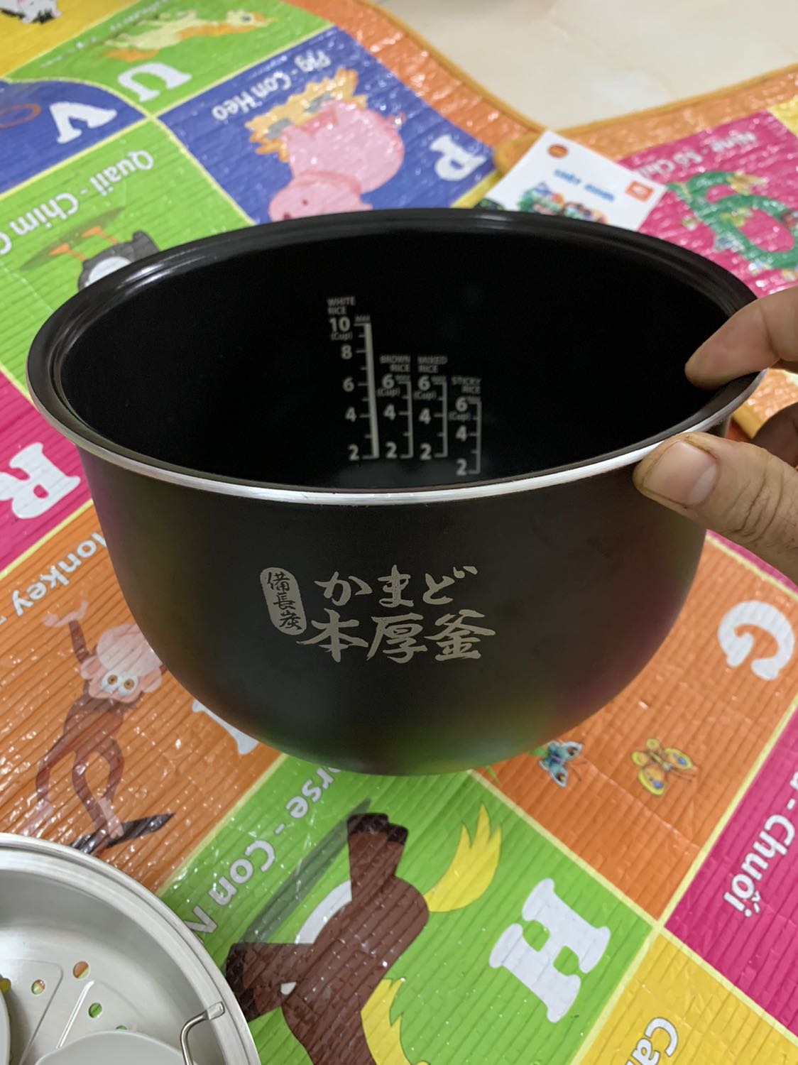 Vận chuyển rất nhanh. Thùng đóng gói vẫn nguyên đẹp. Nồi không bị lỗi gì.
Đầy đủ xửng hấp 2 muôi
Nồi trong rất dày chắc chắn.
Chưa nấu thử nên chưa biết chất lượng cơm Vận chuyển rất nhanh. Thùng đóng gói vẫn nguyên đẹp. Nồi không bị lỗi gì.
Đầy đủ xửng hấp 2 muôi
Nồi trong rất dày chắc chắn.
Chưa nấu thử nên chưa biết chất lượng cơm