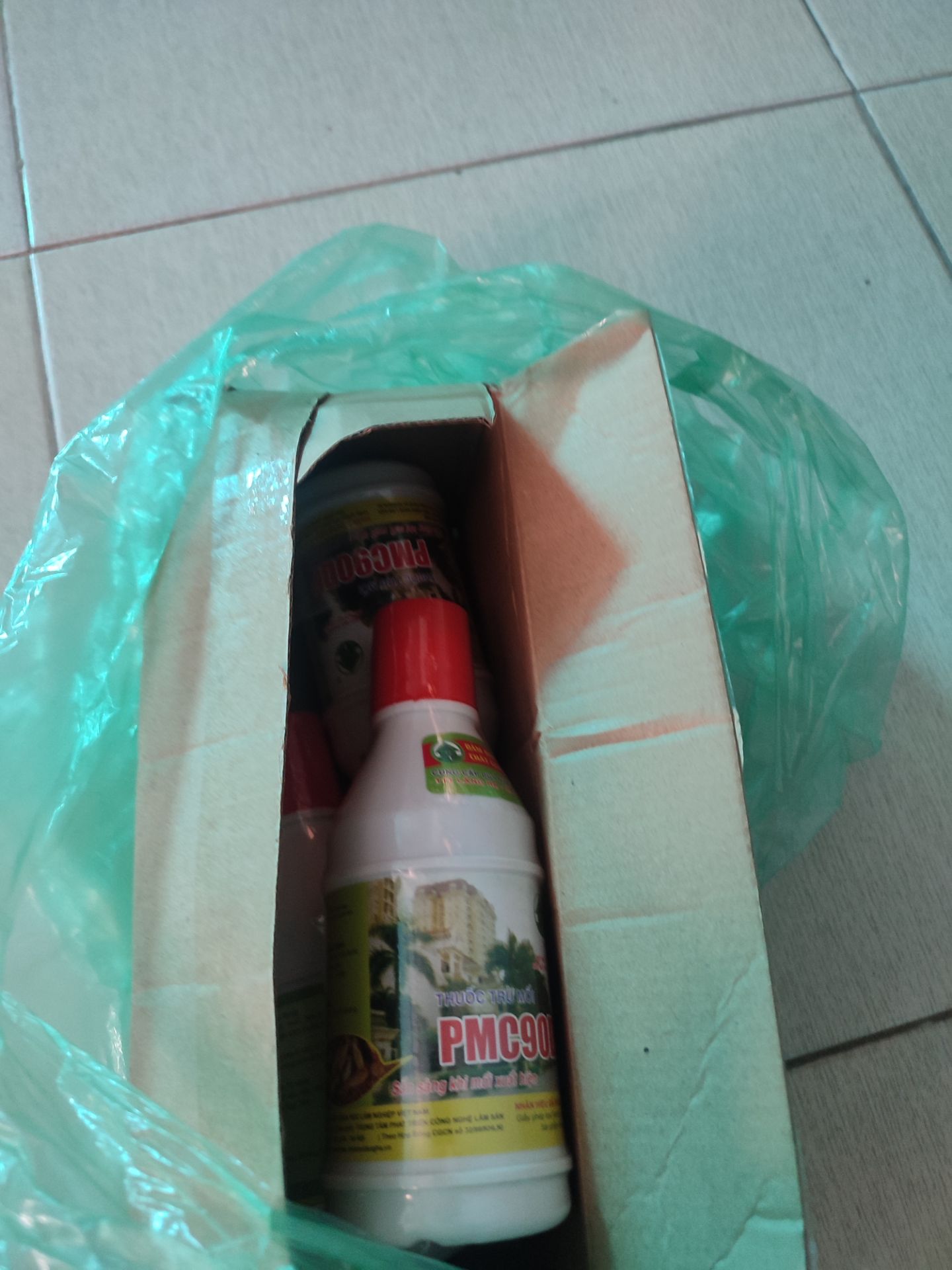 chỉ có thuốc ko có hộp nhử mối qua thất vọng