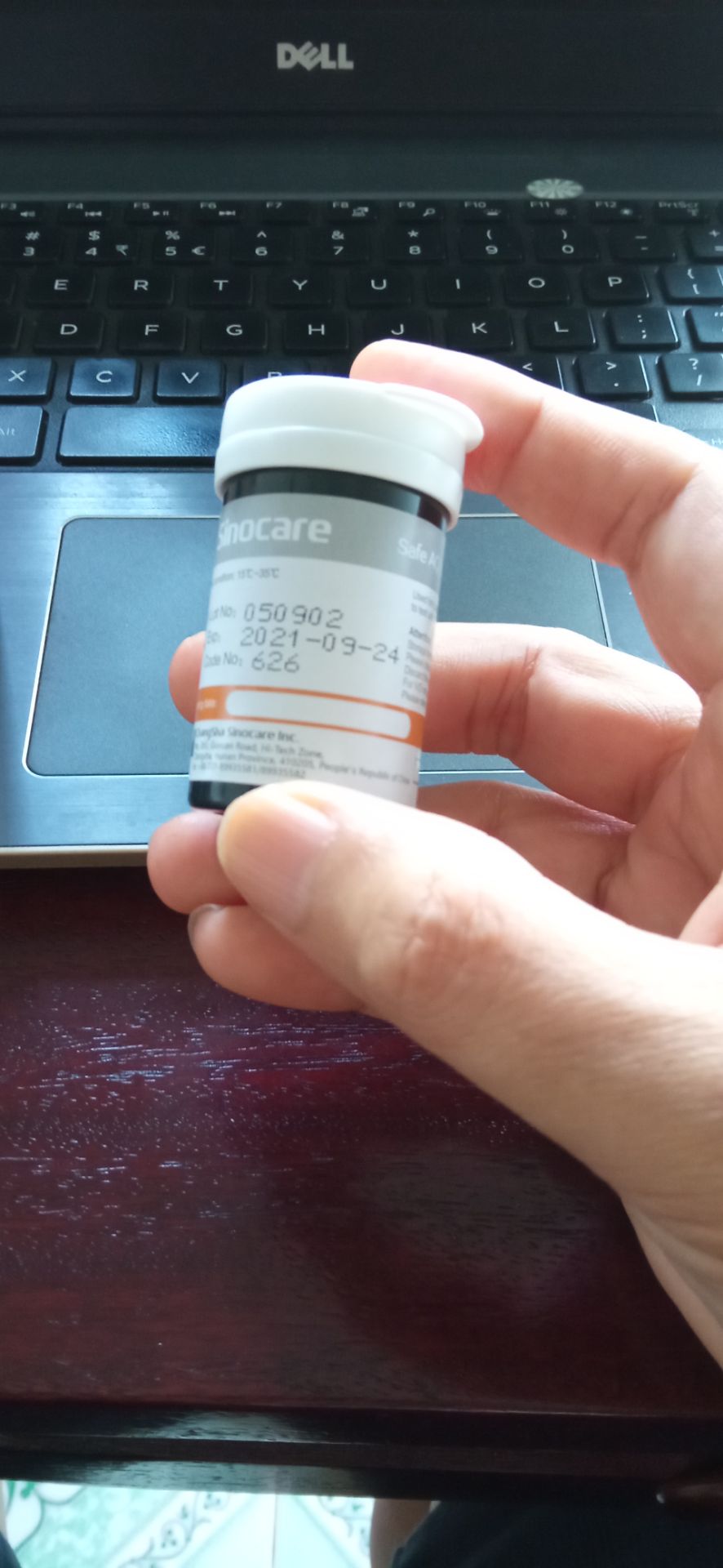 rất tiếc là shop gửi hàng đã hết hạn sử dụng. khi nhận hàng mở ra thì tem seal đã bị mở. Hy vọng shop đổi lại cho.