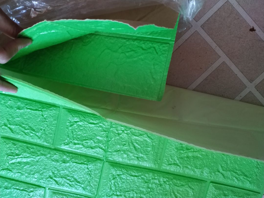 mình nhận được hàng thất vọng với Tiki thực sự. Nên kiểm tra kỹ chất lượng hàng hóa từ các nhà bán hàng. hình ảnh mình so sánh vs miếng dán mình mua bên ***. nhận hàng không muốn mở ra luôn nhưng mình vẫn mở ra chụp so sánh cho mọi người thấy, mọi người nên cân nhắc khi chọn mua sản phẩm này.