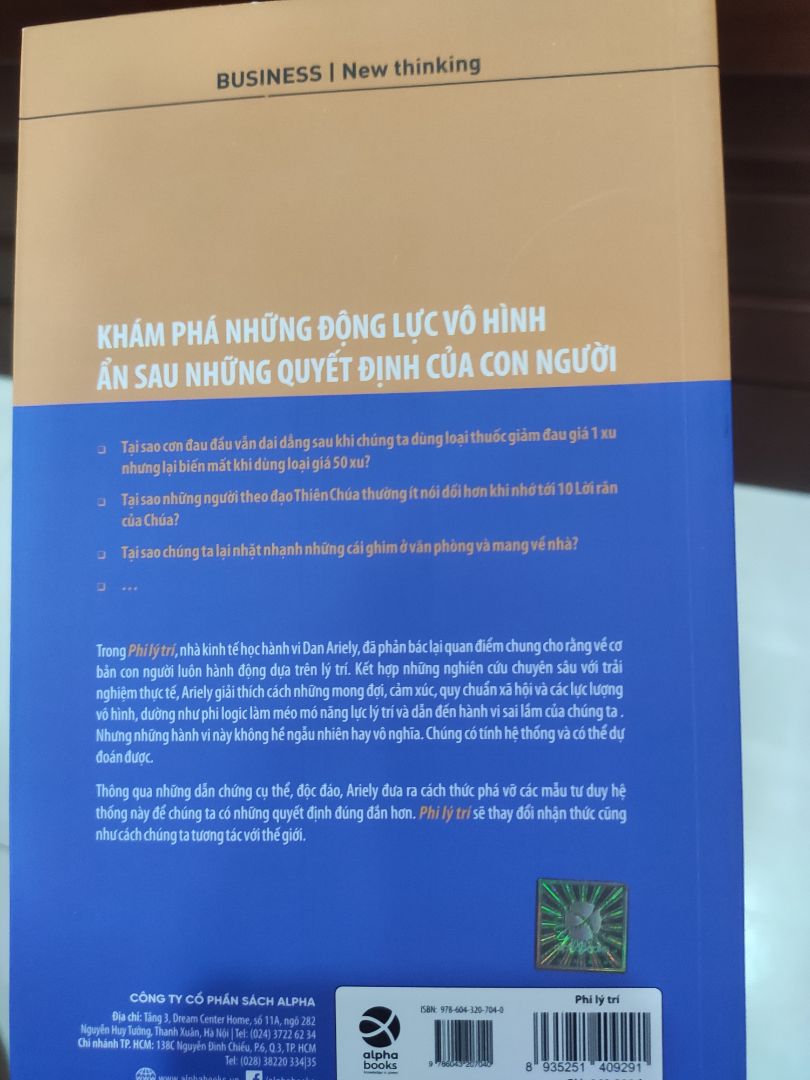 Bao bì kĩ càng, cẩn thận, sách đẹp, có chút nhăn do va đập. Có quà đi kèm là 2 cây bút bi. Sau cùng là rất tốt.