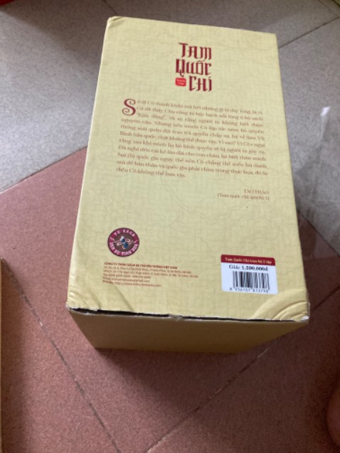 Hàng đến tay khách hộp bị rách sách gãy cạnh …thất vọng toàn tập …