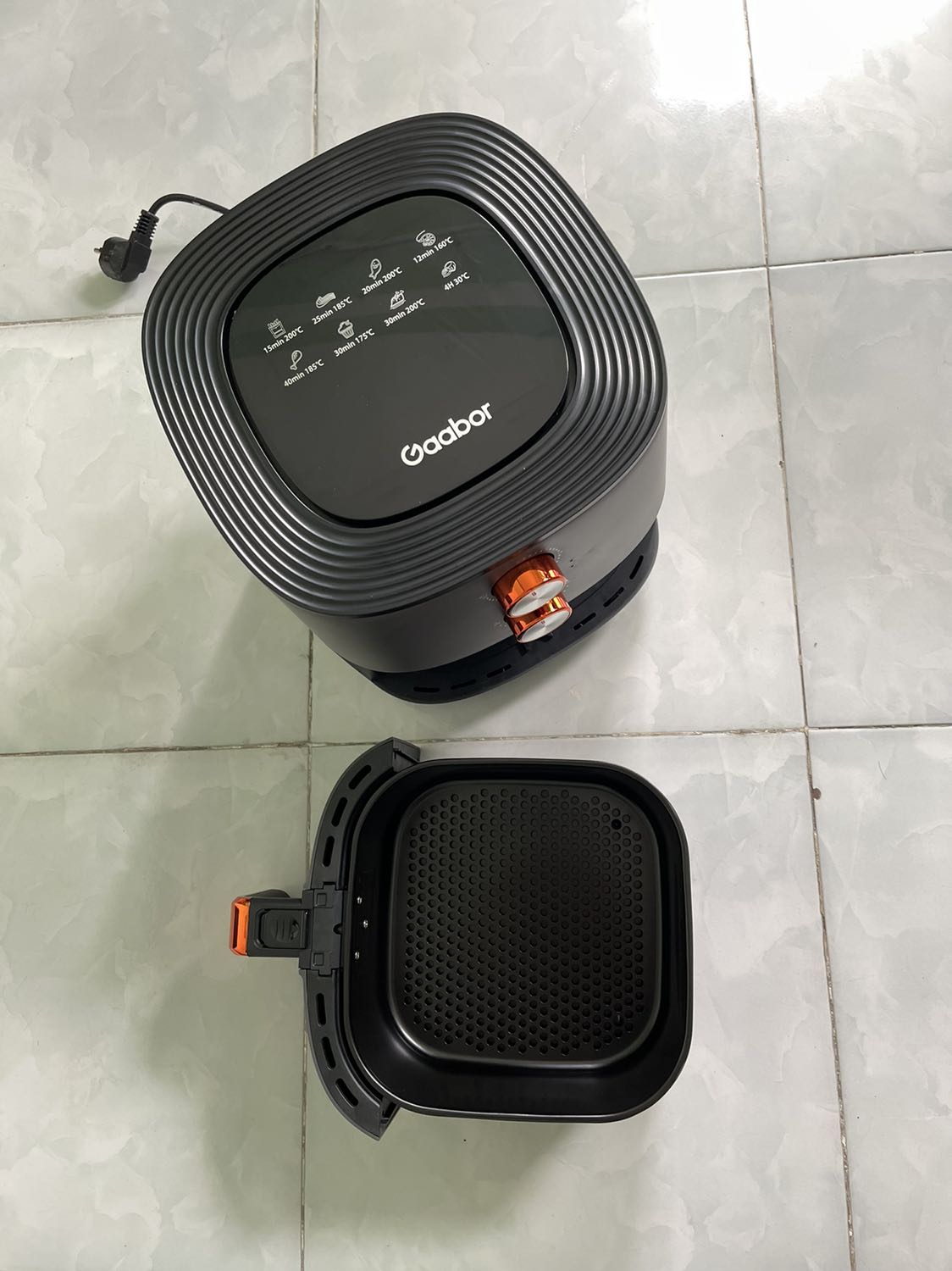 Mới nhận nồi nên chưa đánh giá sử dụng, chỉ là nhìn bề ngoài sang, xịn, mịn. Nồi cũng không qua to như mình tưởng tượng, nói chung là phù hợp