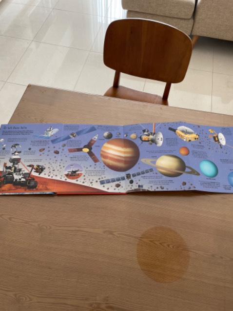 Giao hàng nhanh, đóng gói cẩn thận, sách in đẹp, hình ảnh bắt mắt, sống động. nội dung dịch khá tốt