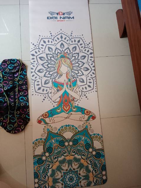 Thực sự là chỉ biết nói perfect. Thảm cao su rất mềm. Phía trên là hình cực kỳ chất lượng. Tay mình tập yoga ra mồ hồi nhiều tập thảm khác rất trơn nhưng với e này thì mồ hôi ra thì như không. Bám rất chắc. 10 điểm