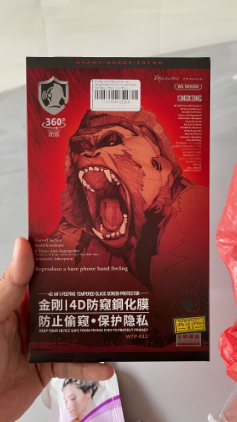 Hàng đẹp, hộp nhìn xịn xò. Giao nhanh. Hộp đầy đủ phụ kiện dán. Khăn ướt lau sạch, có mùi thơm. Khăn khô to hơn mấy loại được tặng khác. 
Cảm giác lướt ổn. Chống nhìn trộm 2 bên chứ nhìn thẳng vẫn thấy. 
Dán vào màn hình hơi tối, nhìn cảm giác như có sọc. 
Vẫn bám vân tay như thường
Không biết độ bền thế nào, thôi thì cứ xài tạm nào để lại thử loại khác. Hàng đẹp, hộp nhìn xịn xò. Giao nhanh. Hộp đầy đủ phụ kiện dán. Khăn ướt lau sạch, có mùi thơm. Khăn khô to hơn mấy loại được tặng khác. 
Cảm giác lướt ổn. Chống nhìn trộm 2 bên chứ nhìn thẳng vẫn thấy. 
Dán vào màn hình hơi tối, nhìn cảm giác như có sọc. 
Vẫn bám vân tay như thường
Không biết độ bền thế nào, thôi thì cứ xài tạm nào để lại thử loại khác.