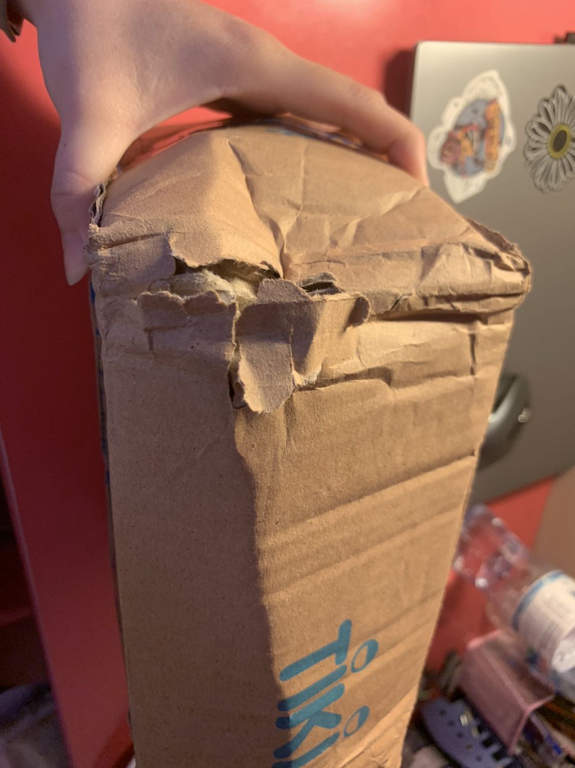 Trải nghiệm thực sự quá tồi. Mua sách mới mà như mua phế liệu. Mua 5 quyển thì 4 quyển móp méo, cũ , hộp hàng thì rách te tua. Tiki nên xem lại cách vận chuyển, dịch vụ quá tệ