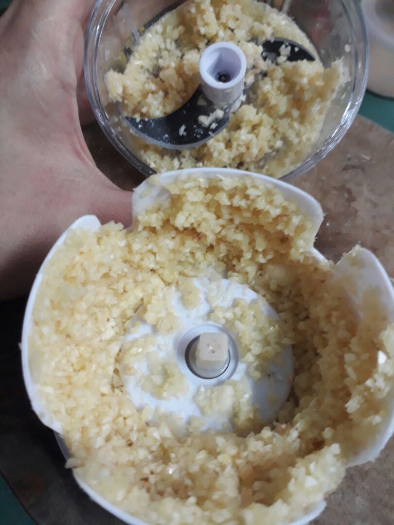 tuyệt vời. lúc đầu nhận xong mở ra hoài k dc. hơi thất vọng xíu. nhưng ngày hum sau lôi ra lại mở ra đc nên về sử dụng thử ngay thì thấy rat ok. mình mua giảm giá lại dc freeship nên tính ra 56k/ 2cái là quá rẻ. 
có 1 lưu ý nhỏ là hành tỏi củ to truoc khi say các bạn nên cắt ra làm 3 làm 4 oy bỏ vào say se nhanh và ok hon de nguyen củ bự se k say đc nhu mình. say xong bỏ vào tủ lạnh dùng dần k cân phải mỗi lan nau la moi lan bóc hành tỏi oy băm. vua mat time vừa ám mùi. 
lan dau tien mua hàng sài ưng cái bụng quá  nên moi chụp hinh lại để phản hồi ???