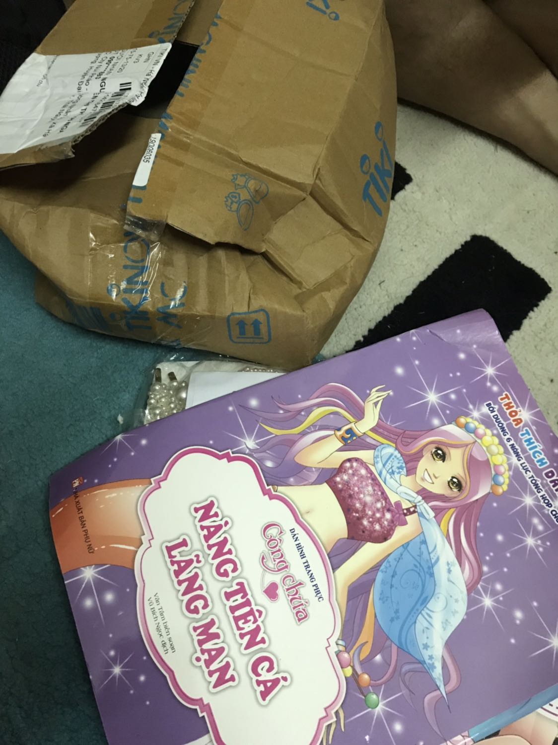 Bạn ơi, hôm nay mình nhận sản phẩm rất kém chất lượng giao hàng. Sách bị nhàu nát. Xem lại giúp mình nhé