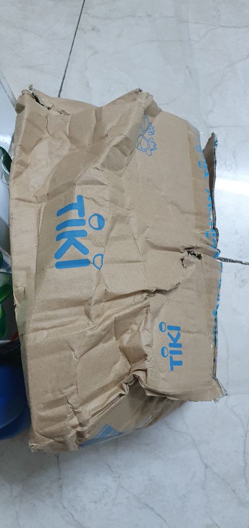 Về sản phẩm mình chưa ăn nên không đánh giá. Mình chỉ đánh giá về đóng gói, vận chuyển thôi. Rất thông cảm với các shipper và tiki khi giao hàng mùa dịch, nhưng hy vọng có thể nhẹ nhàng hơn vì gói hàng dúm dó, bầm dập, bên trong là túi đồ thực phẩm, mạnh tay quá lỡ bục túi là xong luôn. Xin cảm ơn.