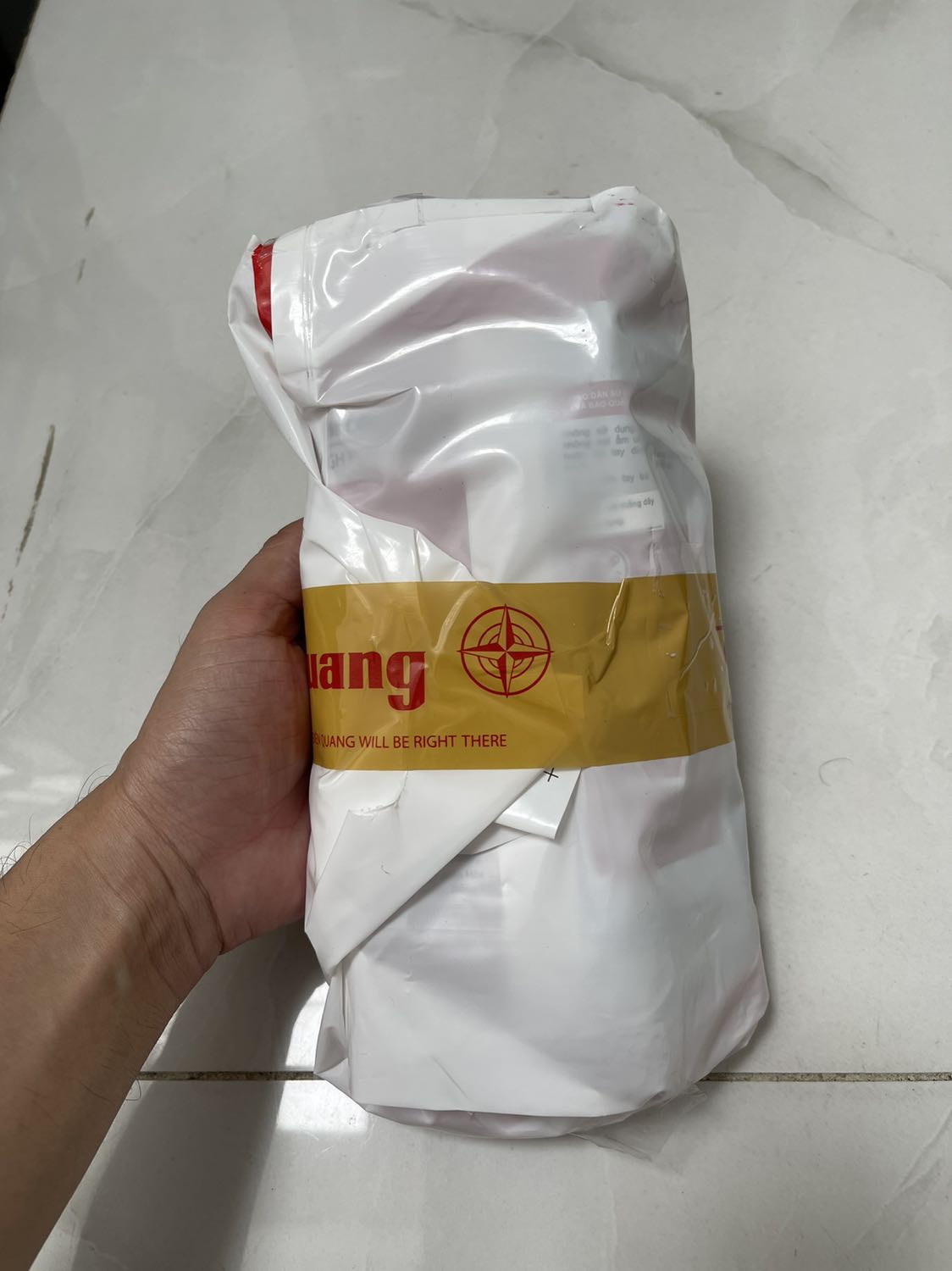 Tôi đặt loại dây dài 5m nhưng shop lại giao cho tôi loại 2m, tôi yêu cầu shop giao đúng hàng cho tôi 😡