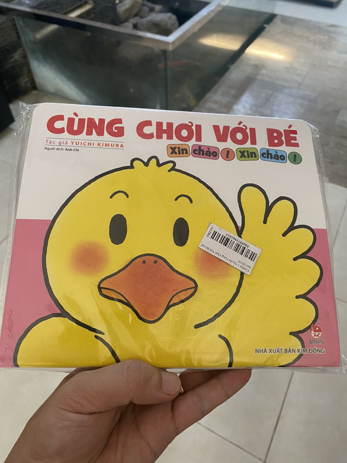 Sách trình bày sinh động, rất dễ dàng cho bé vừa chơi vừa học với ba mẹ