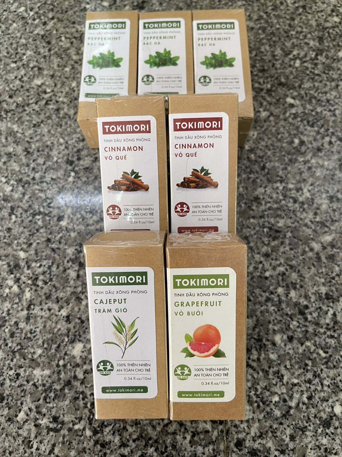 Sản phẩm nhận được đúng như thông tin trên website, đúng với loại mùi và số lượng mà đơn hàng đã đặt. Đã mua một lần trước đây, sử dụng hài lòng nên đặt thêm, mùi thơm dễ chịu và lâu phai. Giao hàng nhanh, rất hài lòng.