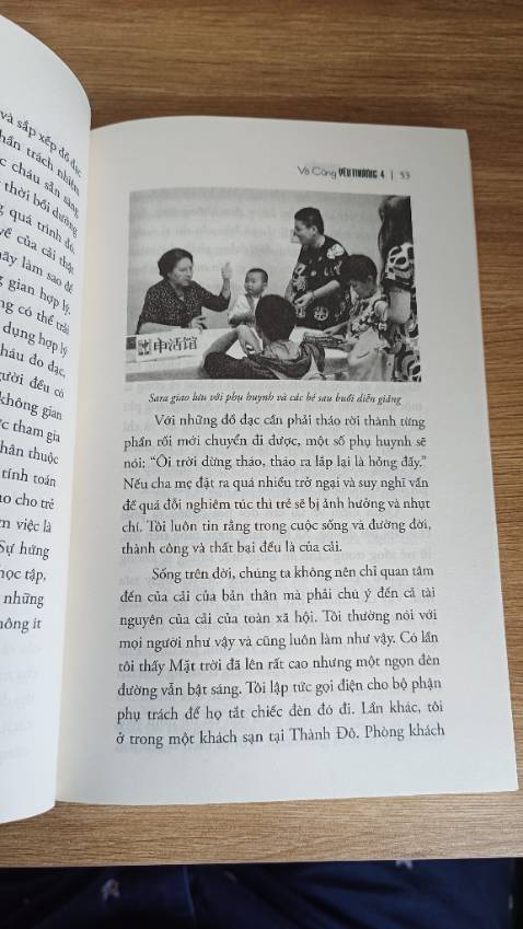 Mình đã mua xem phần 1 phần 2 và phần 3 của Vô Cùng Tàn Nhẫn Vô Cùng Yêu Thương rồi,rất hay nên khi có cuốn phần 4 mìmh mua luôn ko hề đắn đo.Rất đáng mua xem cho những bậc làm cha mẹ có những đứa con nhỏ vì quá trình nuôi dạy con trưởng thành đã ko phải 1 điều dễ dàng huống hồ còn dạy con thành công ngoài xã hội như hiện nay.
