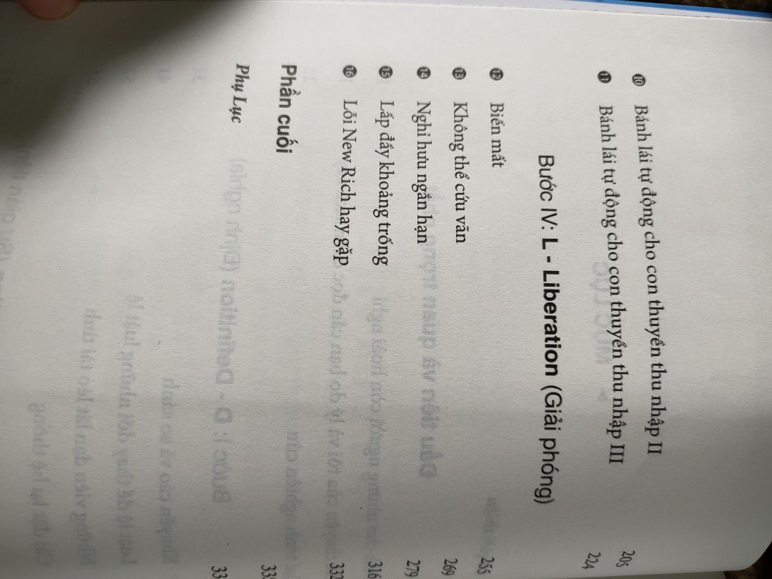 cuốn sách có lối viết kiểu tự sự dễ đọc, bố cục mạch lạc dễ hiểu và đã cung cấp rất nhiều thủ thuật hay giúp những người làm công việc công sở tiết kiệm thời gian và giảm stress (ví dụ thủ thuật kiểm tra và trả lời email 2 lần một ngày vào những giờ xác định) cuốn sách giúp thiết lập một cuộc sống “ngăn nắp hơn” và vui vẻ hơn nhiều.