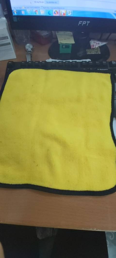 Sản phẩm đẹp màu sắc vàng óng, nên khá thuận mắt.Đúng hình, đúng hàng, đúng chất lượng và giao rất nhanh. Ủng hộ shop 5* nhé!
thực ra mà nói khăn lau xe ô tô nhưng nhiều khi đẹp hơn khăn lau mặt ở nhà ấy các bạn ạ! Tôi nhận hàng mà nói thì khăn rộng kích thước 30cm x 40cm, đây là kích thước chuẩn, mua chính hãng nên vẫn tốt hơn, Khăn dày lắm... Khăn trước t mua ko phải chính hãng nên mỏng. Lần này mua thì xịn hơn!