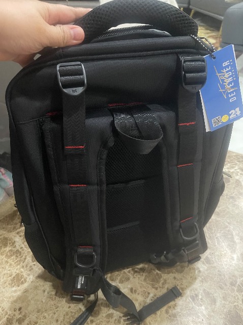 balo mr vui thì đó thì độ bền khỏi bàn. balo này hơi to nhưng chống sốc tốt, mang êm. Vải chống thấm nước.