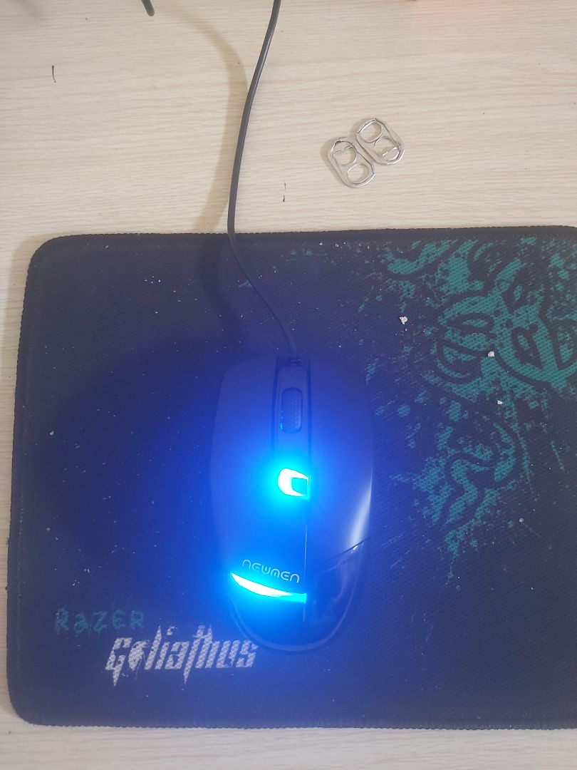 Chuột chạy ổn định, LED ok, cầm vừa tay và không bị mỏi như của Logitech, đặc biệt khá nặng và chất lượng lắp ráp tuyệt vời, nếu bị hỏng chắc chắn sẽ mua lại.