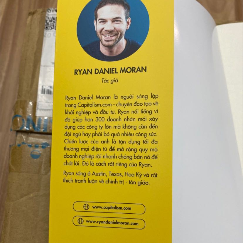 Sách hay đáng đọc nha mọi người, dành cho các bạn chưa có động lực để làm TMĐT hoặc đang làm nhưng bị nản chí bỏ giữa chừng. Sách viết về một lộ trình 12 tháng để trở thành triệu phú cùng TMĐT, tác giả là người thật việc thật nên rất thực tế và có hệ thống. Cảm ơn anh Phong và ê kíp đã mang đến cho độc giả cuốn sách giá trị này.