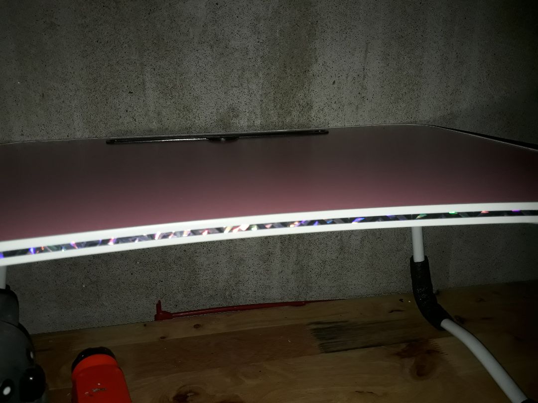 mà cái miếng chống trượt là bằng mút xốp chứ k phải miếng cao su. không bị nứt đóng gói rất kĩ 5 sao mà cái miếng chống trượt là bằng mút xốp chứ k phải miếng cao su. không bị nứt đóng gói rất kĩ 5 sao