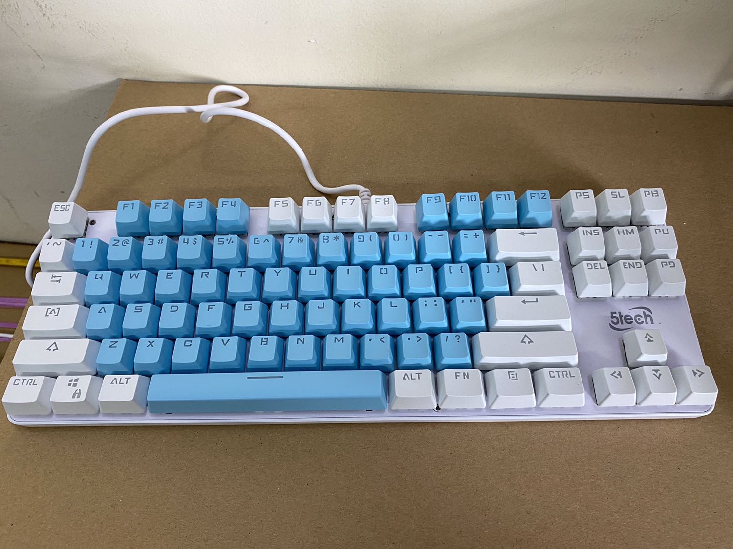 đã nhận được hàng và  thử bàn phím ngay và luôn. rất ok ko có gì phàn nàn về chất lượng so với số tiền bỏ ra. ngon, bổ, rẻ hơn ra mấy tiệm mua nha. cùng hàng này nếu ra tiệm chắc hơn 600k. 5* đã nhận được hàng và  thử bàn phím ngay và luôn. rất ok ko có gì phàn nàn về chất lượng so với số tiền bỏ ra. ngon, bổ, rẻ hơn ra mấy tiệm mua nha. cùng hàng này nếu ra tiệm chắc hơn 600k. 5*