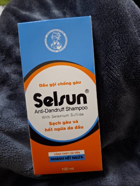 Đã mua selsun nhiều lần, trị gàu hiệu quả. Tiki giao hàng siêu nhanh, đóng gói khá cẩn thận.