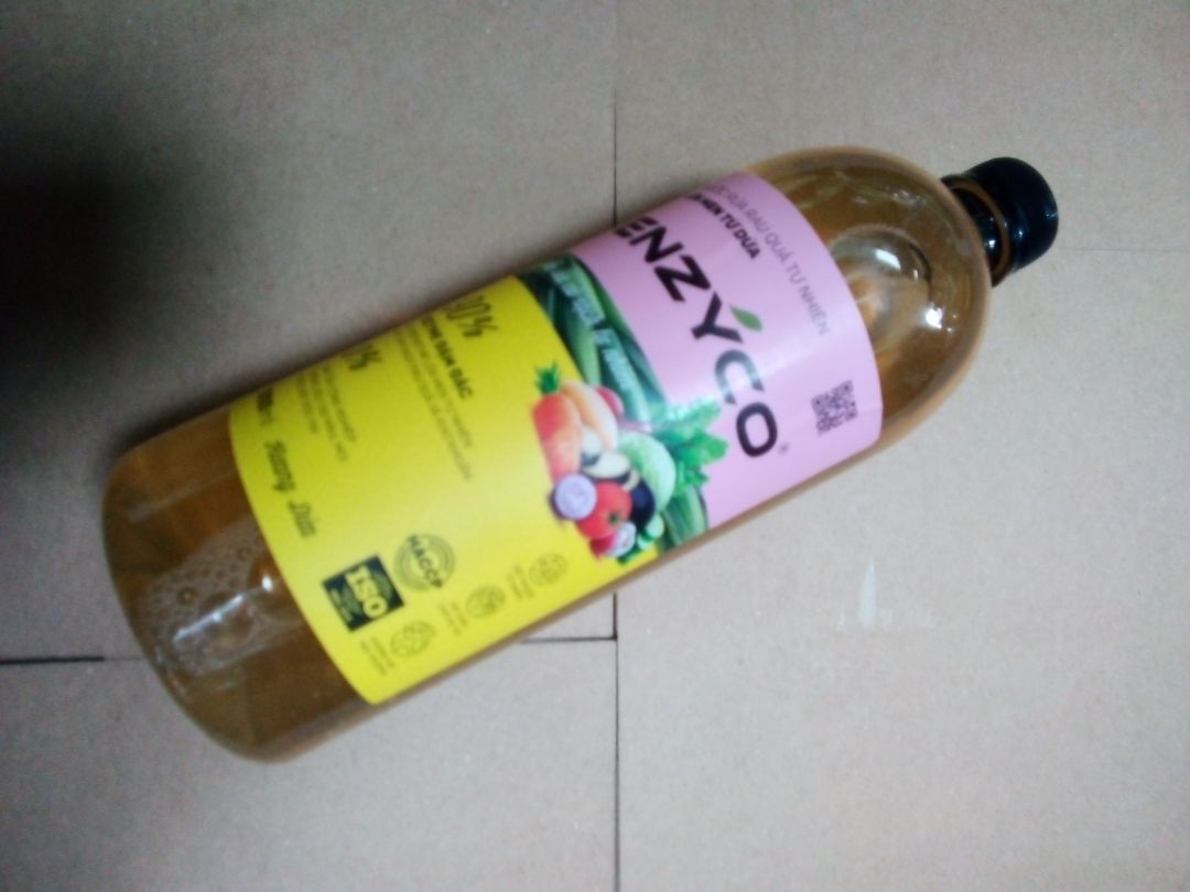 chai này cực to luôn, ngâm táo tầm 5 phút thấy sạch bóng, cảm giác ăn cũng yên tâm hơn