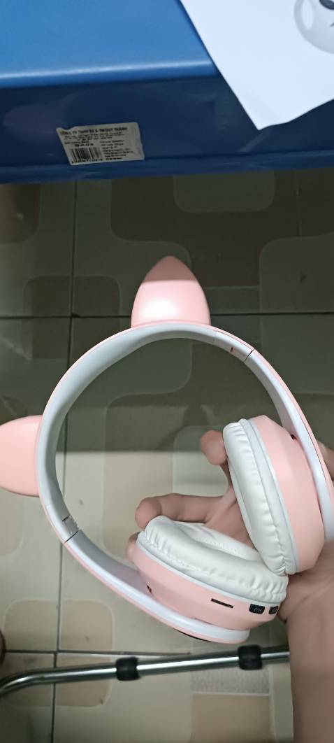 Đóng gói cẩn thận.
Sản phẩm không giống như mô tả, sợi chỉ không tốt mới mở thấy bị bung ra, âm thanh ở mức tạm được.