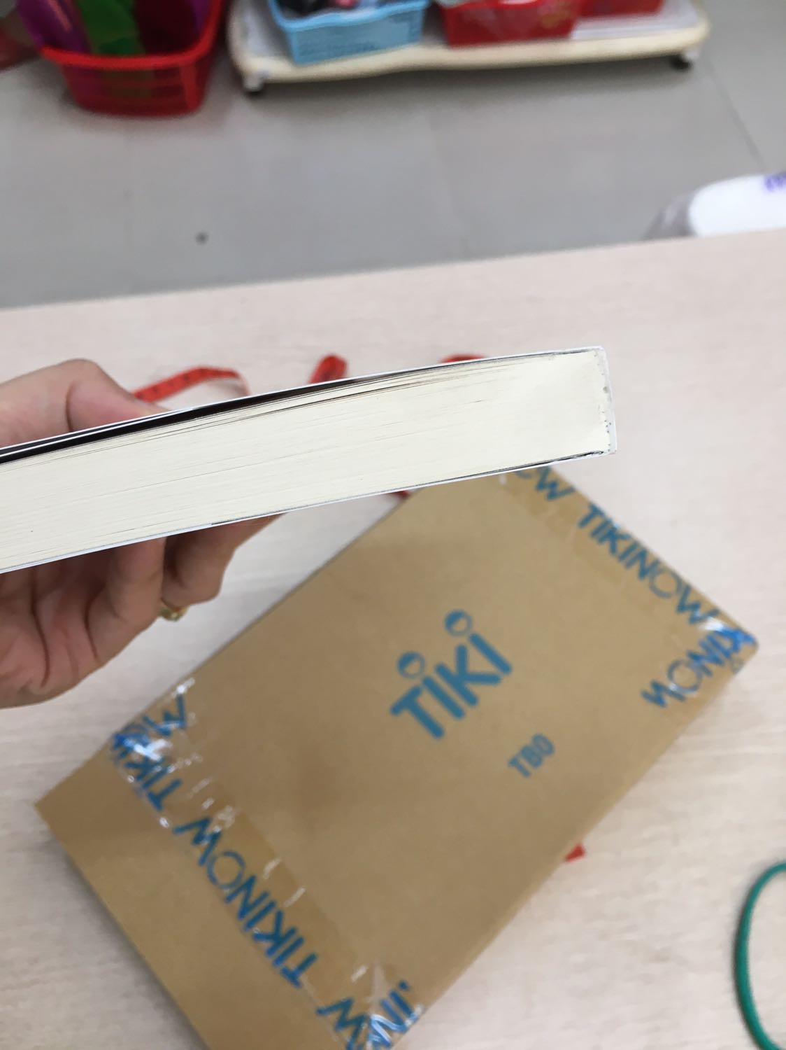 Bìa sách gập nếp, sách đã qua sử dụng, bìa sách nhiều vết bẩn, sách không được bọc, chất giấy xấu.