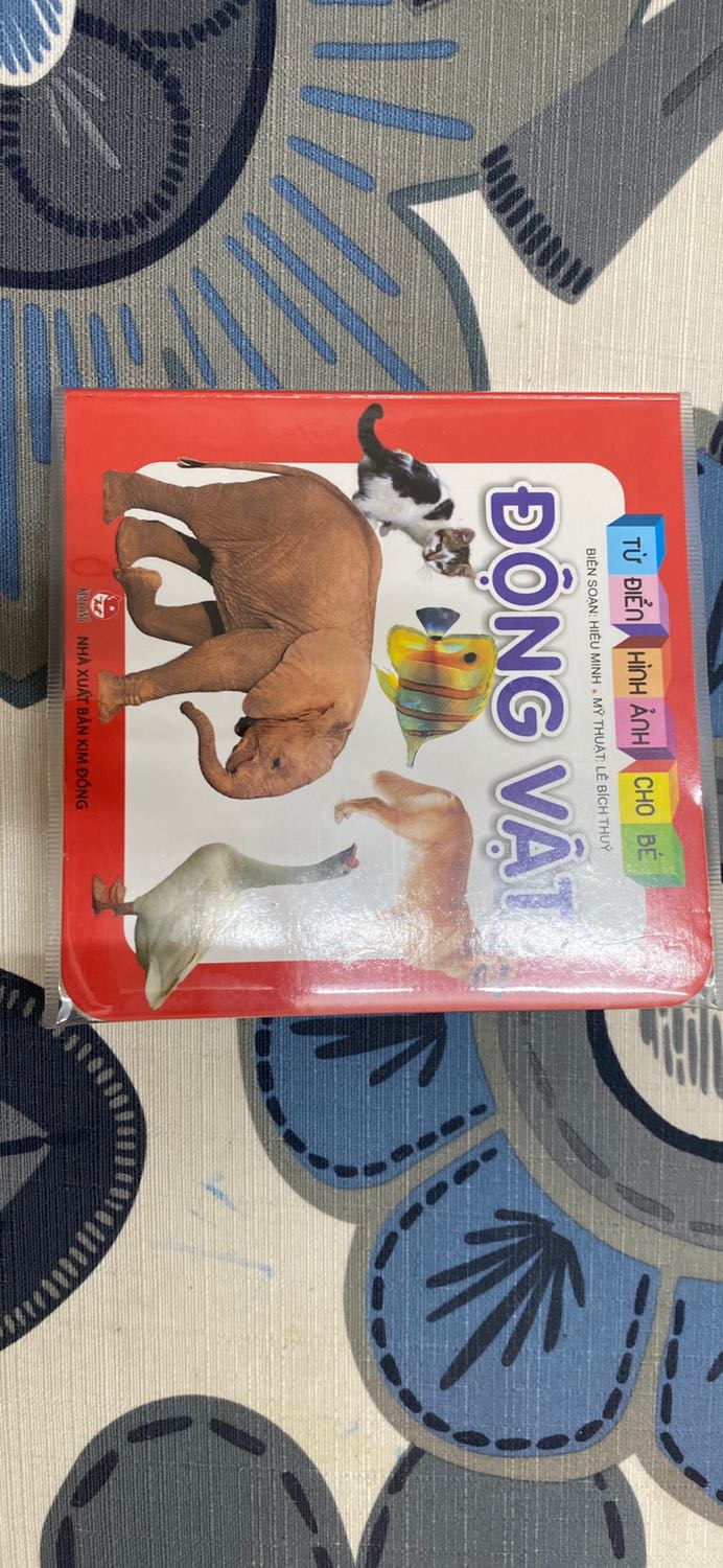 Sách được bọc cẩn thận, đẹp