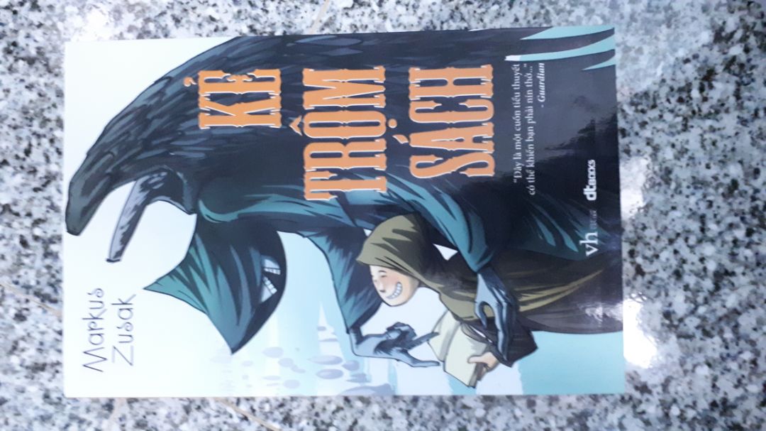 Mình mua quyển này lúc giảm giá cũng không nhiều nhưng vì mình thích quá không đợi được sale mạnh, nhưng cực kỳ thấy vọng về chất lượng.
Thứ nhất, về nội dung thì sách khỏi bàn rồi vì đây là tác phẩm có tiếng.
Thứ hai, về chất lượng giao hàng nhanh, nhân viên thân thiện
Thứ 3, đây là điều mình muốn chia sẻ, chất lượng sách quá tệ, sách dơ nhiều chỗ như sách cũ vậy, góc sách còn bị dập làm méo hình dang quyển sách.
Mong Tiki xem lại về chất lượng sản phẩm khi giao hàng.