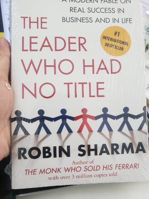 Giao hàng nhanh hơn dự kiến, đóng gói chắc chắn. 
Không biết giấy gì mà cuốn sách siêu nhẹ, cầm như không, thích lắm. 
Nội dung thì khỏi bàn rồi, nếu ai đã đọc bản tiếng Việt là biết. Bản tiếng Việt tâi bản không biết bao nhiêu lần luôn