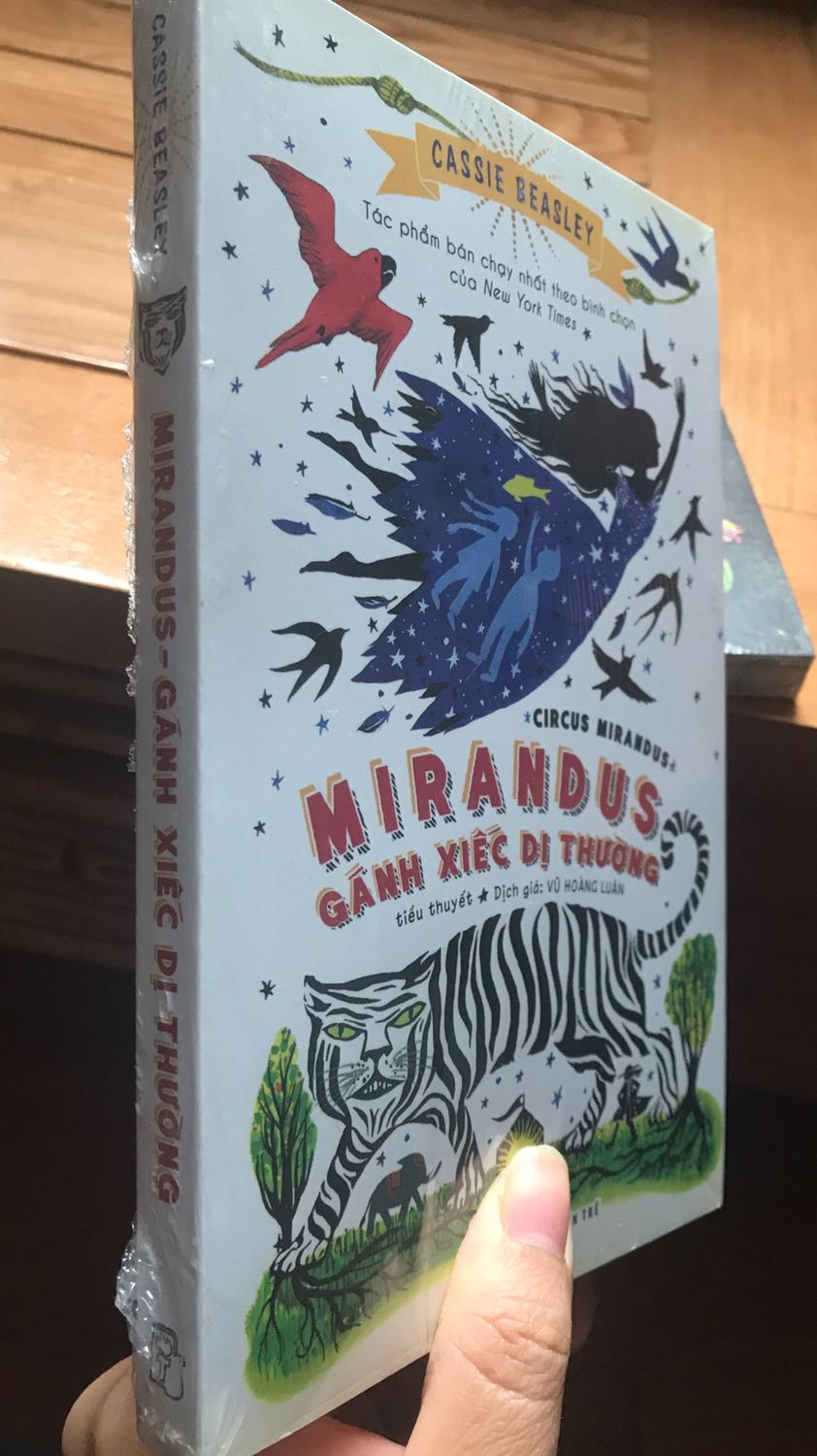 Sách mới còn seal dù mới ra nhưng mua được lúc sale lại còn được giảm thêm nên cực kỳ hài lòng.
Truyện có nội dung vừa đáng yêu vừa nhân văn rất đáng đọc.
Tiki giao hàng nhanh, cẩn thận.