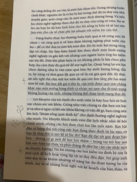 Lại một cuốn sách tuyệt vời nữa của Adam Grant! Mình chưa từng nghĩ tới Tái tư duy - nội dung xuyên suốt cuốn sách này, vậy nên khi đọc về nó mình rất hào hứng. Mình rất thích cách tác giả đặt vấn đề, lập luận về Tự tin khiêm nhường, Tranh luận sao cho thuyết phục, Hạnh phúc, hay Khám tổng quát định kỳ cho định hướng nghề nghiệp.
High recommend cho bạn nào muốn xây động lực, phương pháp, cách thức để phát triển bản thân, học tập mỗi ngày!