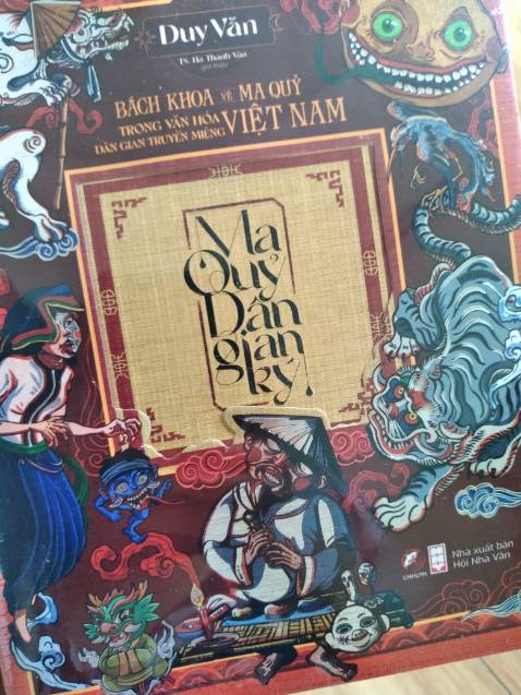 Sách đẹp lắm lắm luôn. Thật sự không làm mình thất vọng. Không bị hư gáy hay móp méo gì hết. Đáng mua nha.
Giao nhanh, mới đặt tối hqua sáng hsau đã có.