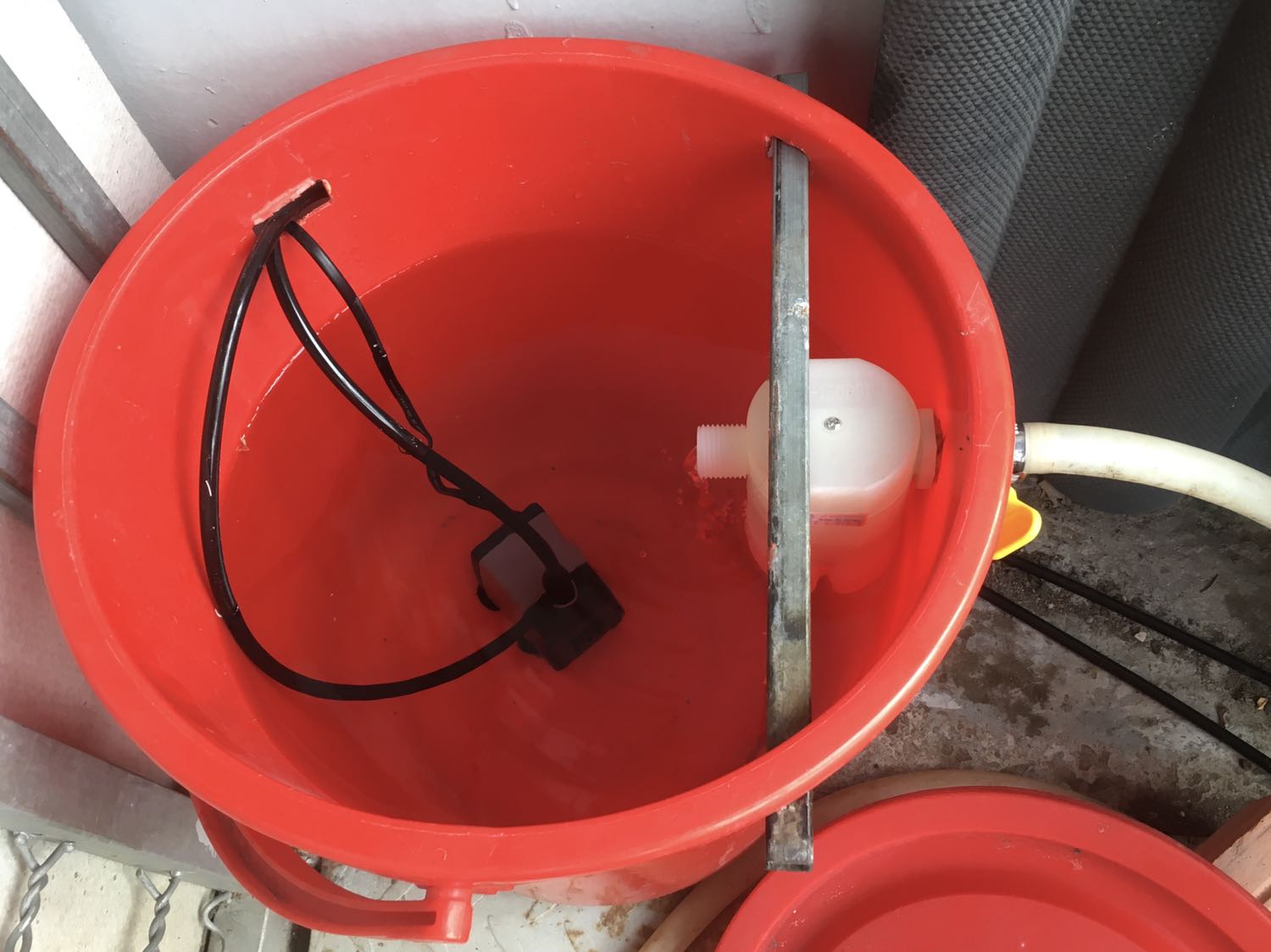 Nhỏ gọn phù hợp với bồn dung tích nhỏ. Hàng chất lượng rất tốt với tầm giá