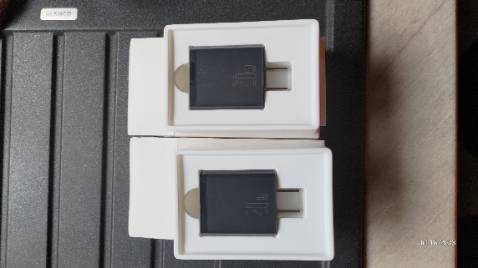 Mình đặt 1 củ trắng , 1 củ đen để dễ phân biệt cho 2 thành viên gia đình vì nhiều sự cố liên quân đến cầm nhầm đồ và hỏng đồ , nhưng ship giao nhầm 2 củ đen .