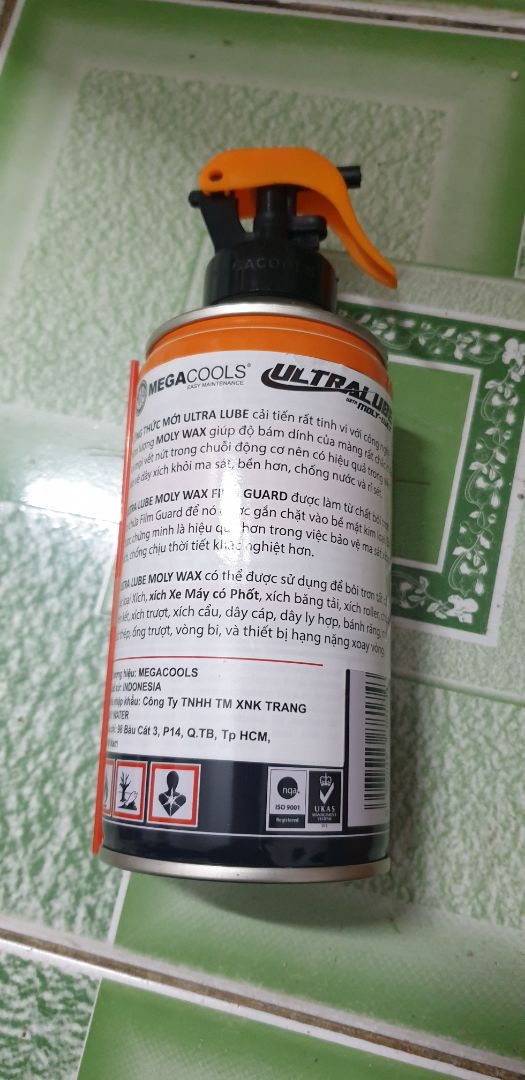 sản phẩm tốt, xịt xe chạy ít văng. mình xài megacool lâu rồi nên cũng tin dùng sản phẩm sản phẩm tốt, xịt xe chạy ít văng. mình xài megacool lâu rồi nên cũng tin dùng sản phẩm