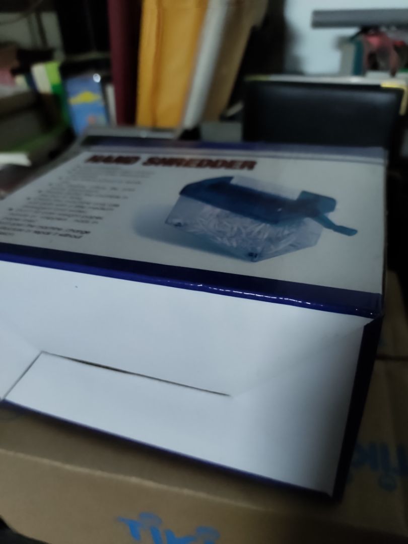 rẻ mà tiện để được những chỗ nhỏ, tuy nhiên đa số là giáy A4 mà máy cắt lại k vừa nên phải cắt đôi giấy mới cắt được