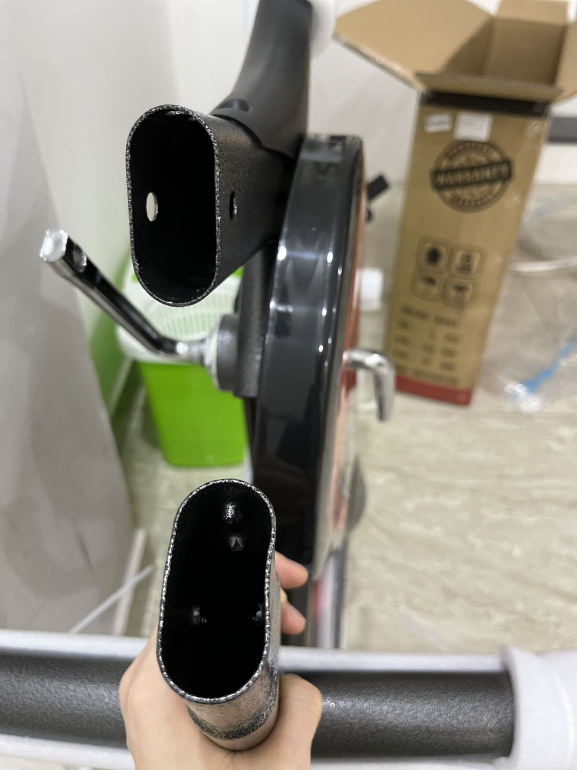 Ngay từ bước đầu tiên mình đã không lắp được chân sau, cái lỗ oval của thân xe là lỗ oval của chân sau nó ko tròng vào nhau được. 
Shop vui lòng hỗ trợ mình gấp nhé, sdt *** - Hồng Ngay từ bước đầu tiên mình đã không lắp được chân sau, cái lỗ oval của thân xe là lỗ oval của chân sau nó ko tròng vào nhau được. 
Shop vui lòng hỗ trợ mình gấp nhé, sdt *** - Hồng