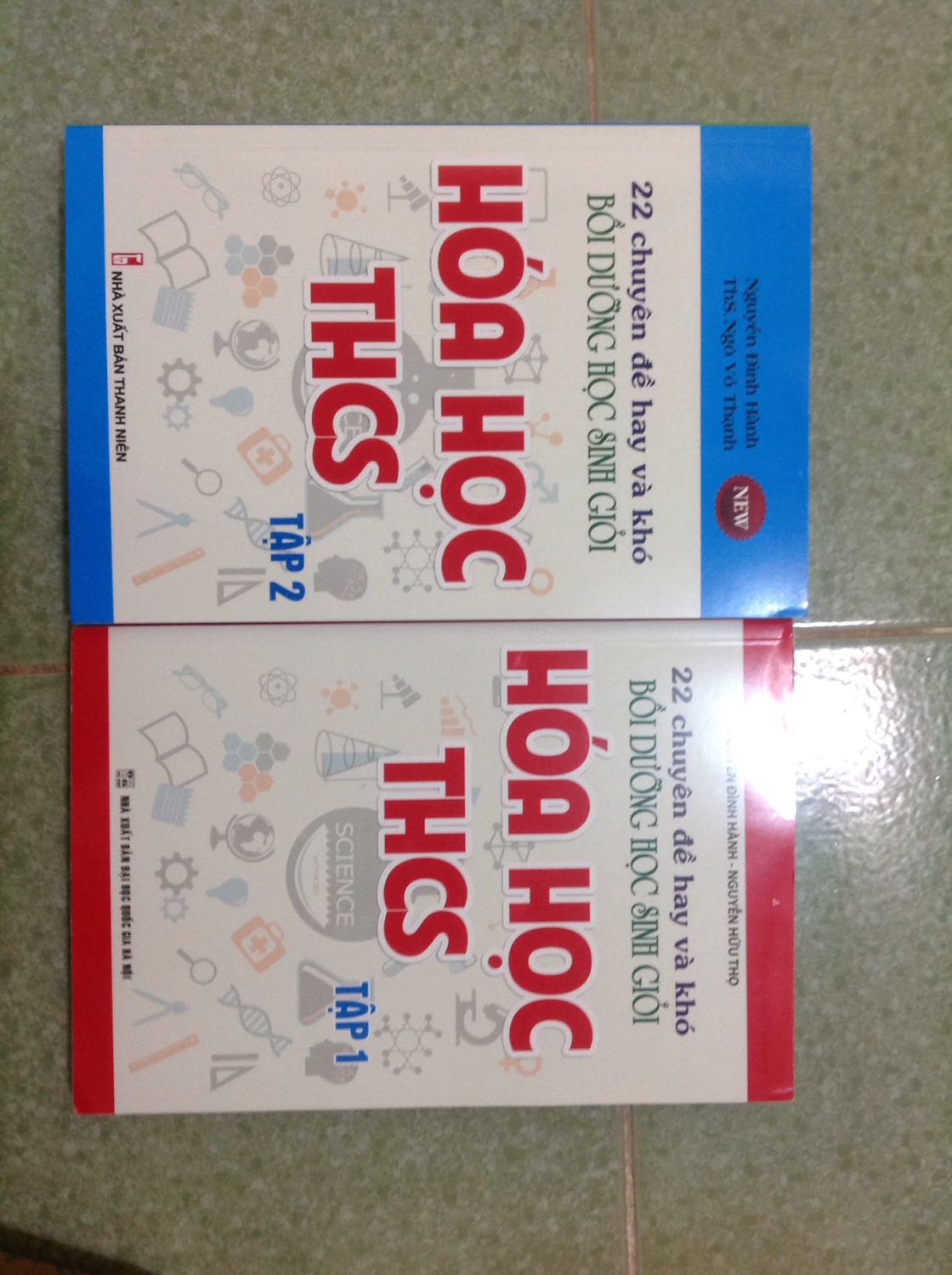 Sách rất hay 
Nhưng Ko biết đơn hàng của những người khác như thế nào nhưng đơn của tôi đc đựng trong một cái hộp khá vừa nhưng vẫn còn khoảng trống mà Ko có gì khác.Nên khi giao thì hàng sẽ bị va trạm với hộp làm nhăn những mép sách 
Đối với một người ưa sự hoàn hảo như tôi thì tôi Ko thích điểm này cho lắm nên cho 4sao
