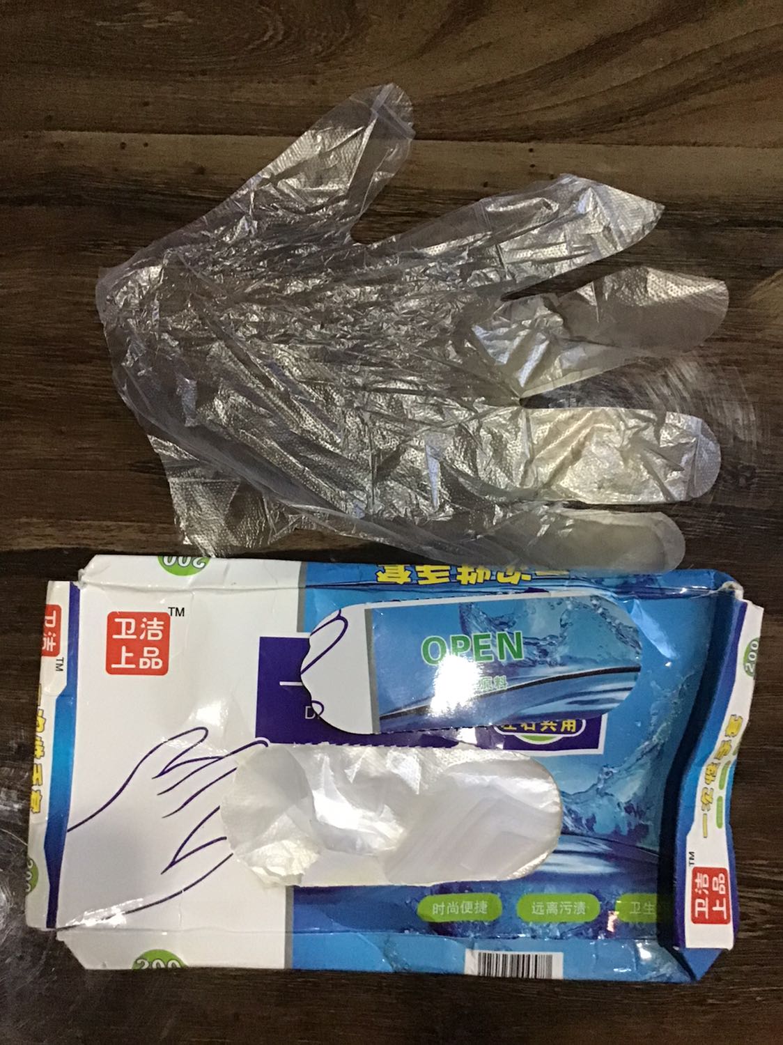 Đặt mua 2 cái túi và trả tiền đưa shiper đủ 82.000k ,  nhưng chỉ nhận được 1 gói bao tay , shop giao nhầm hàng hay là do bị tráo hàng  .Đề nghị đổi trả hàng lại cho tôi nhé